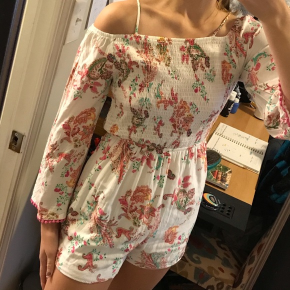 Super cute romper - Picture 1 of 7